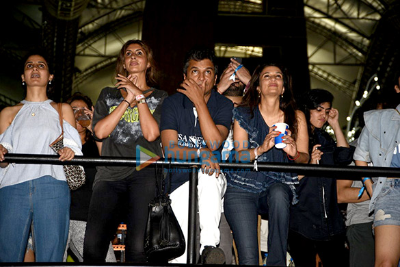 celebs attend justin biebers concert in mumbai 16