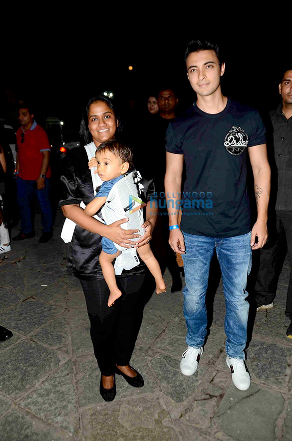 celebs attend justin biebers concert in mumbai 32