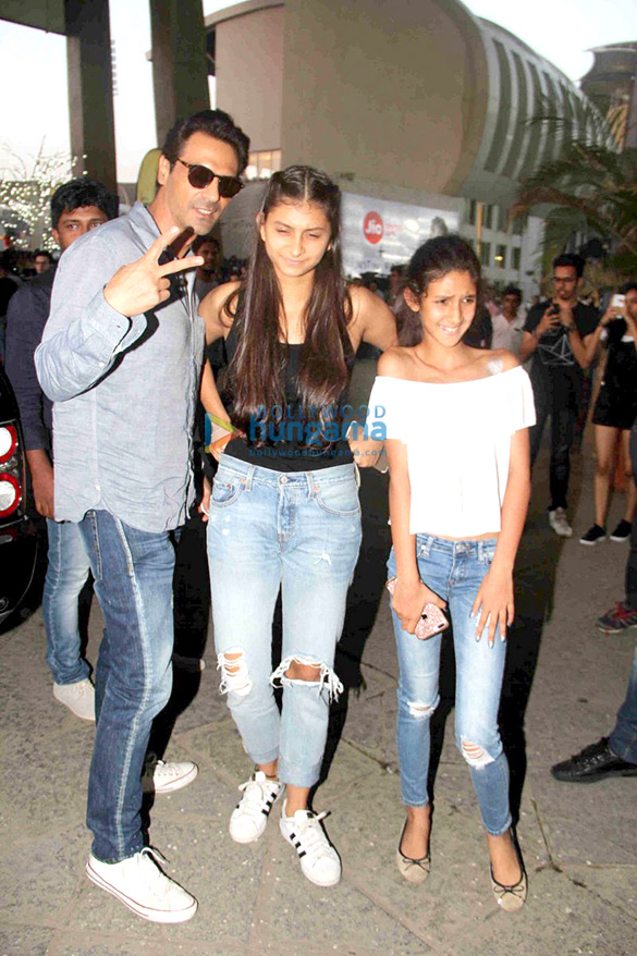 celebs attend justin biebers concert in mumbai 48