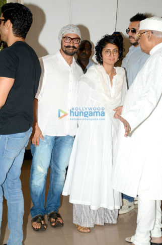 Celebs attend the prayer meet in memory of the late actor Vinod Khanna