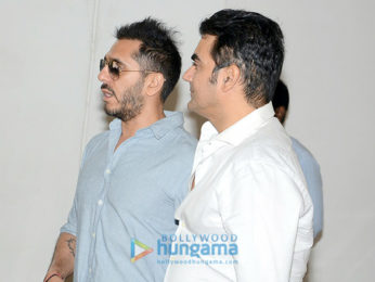 Celebs attend the prayer meet in memory of the late actor Vinod Khanna