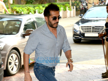 Celebs attend the prayer meet in memory of the late actor Vinod Khanna