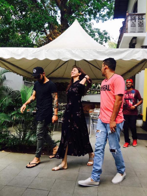 Check out Anushka Sharma and Virat Kohli go on a lunch date in Bengaluru