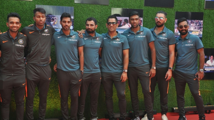 Virat Kohli Silently Teases Yuvraj Singh On ‘Sachin: A Billion Dreams’ Premiere Virat Kohli Silently Teases Yuvraj Singh On ‘Sachin: A Billion Dreams’ Premiere