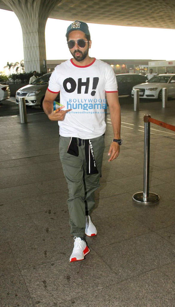 deepika padukone ayushmann khurana parineeti chopra shraddha kapoor and arjun kapoor snapped at the airport 12