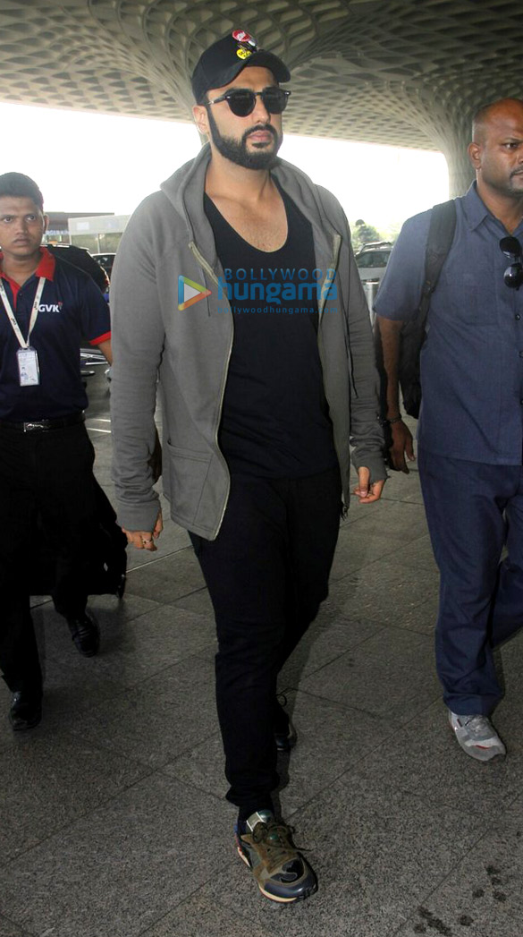 deepika padukone ayushmann khurana parineeti chopra shraddha kapoor and arjun kapoor snapped at the airport 9