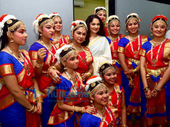 Dharmendra, Gracy Singh, Vivek Oberoi, Poonam Dhillon, Suresh Oberoi & others at Brahma Kumari's sister Shivani's spiritual talk