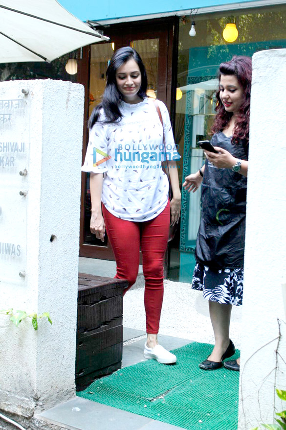 Dia Mirza snapped in Bandra Dia Mirza snapped in Bandra