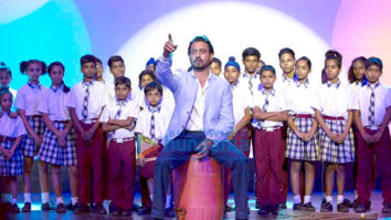 Movie still from the Movie Hindi Medium