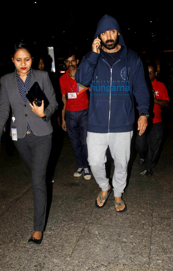 jacqueline fernandez jackie shroff and john abraham snapped at the airport 3