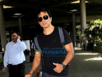 Jacqueline Fernandez, Jackie Shroff and John Abraham snapped at the airport
