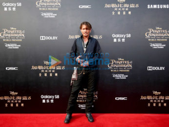 Johnny Depp dazzles fans at 'Pirates of the Caribbean' premiere in Shanghai Disneyland