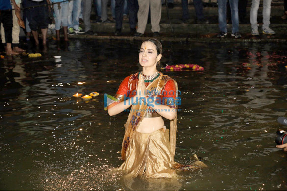kangna ranaut launches a 20 feet tall emblem logo poster of the film manikarnika the queen of jhansi 2