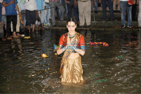 kangna ranaut launches a 20 feet tall emblem logo poster of the film manikarnika the queen of jhansi 3