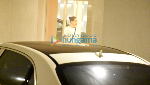 kareena kapoor khan and karisma kapoor snapped at karan johars house 4