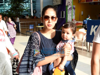 Mira Rajput snapped with daughter Misha at the domestic airport