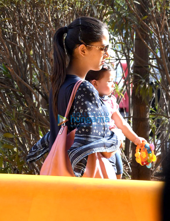 mira rajput snapped with daughter misha at the domestic airport 4