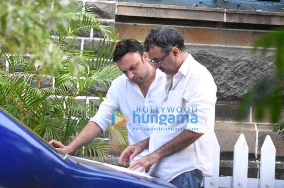 rajkumar hirani snapped on the sets of sanjay dutts biopic in mumbai 3