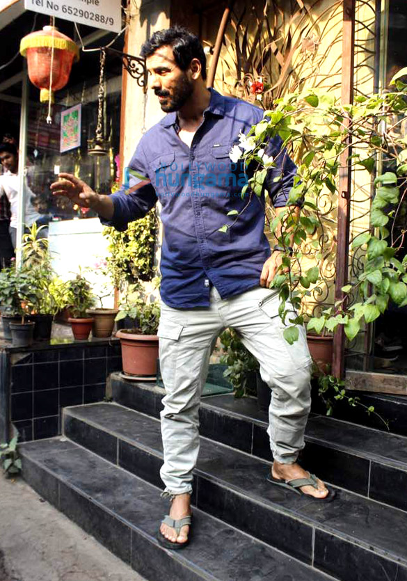 ranveer john and other celebrities snapped in bandra 6