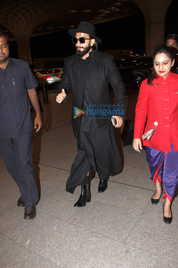 ranveer singh snapped at the airport 4 2
