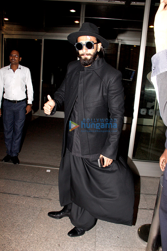 ranveer singh snapped at the airport 5 2