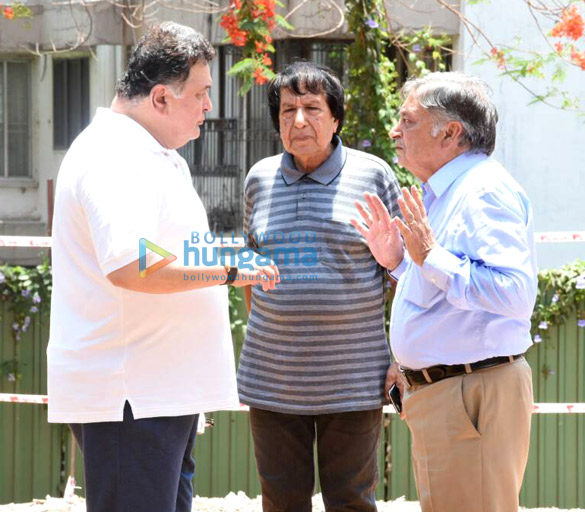 rishi kapoor and neetu singh snapped at krishnaraj bunglow 2