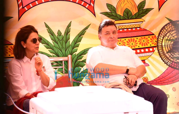 rishi kapoor and neetu singh snapped at krishnaraj bunglow 4