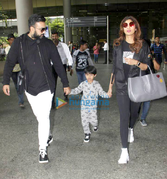 saif ali khan kareena kapoor khan shilpa shetty kundra and her husband raj kundra snapped at the airport 2