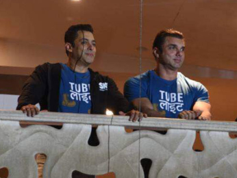 Salman Khan Waves Back At Fans After Tubelight Trailer Launch Salman Khan Waves Back At Fans After Tubelight Trailer Launch