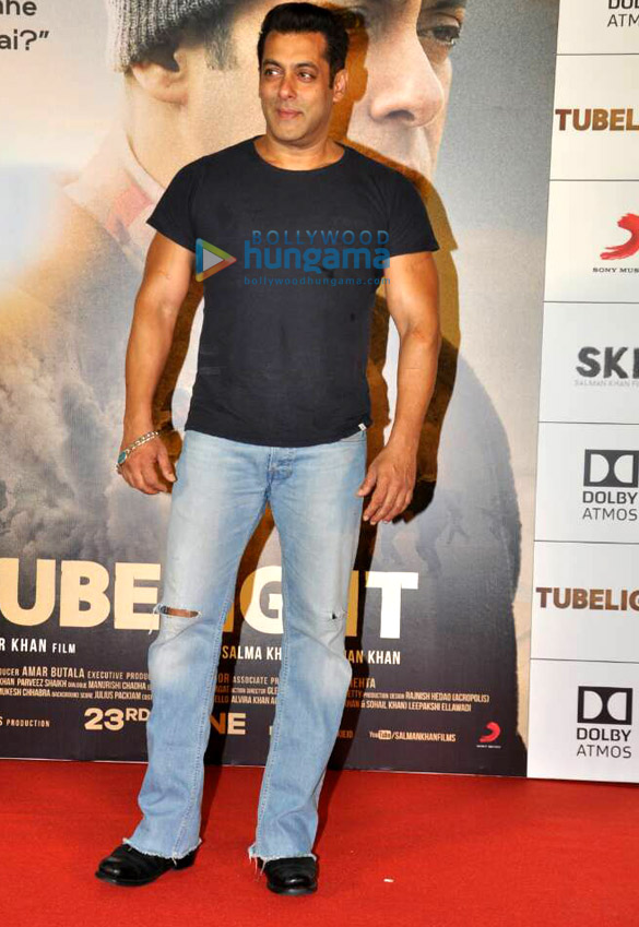 salman khan and sohail khan at the trailer launch of tubelight 4