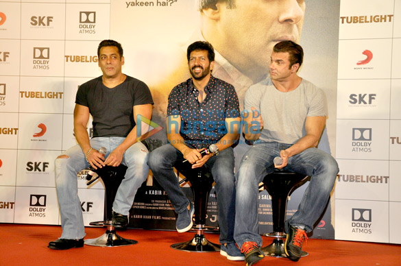 salman khan and sohail khan at the trailer launch of tubelight 7