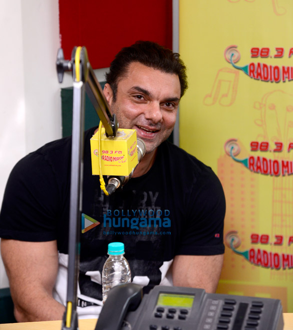 salman khan and sohail khan promote tubelight at 98 3 fm radio mirchi studio 3