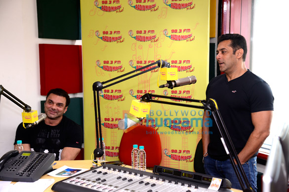 salman khan and sohail khan promote tubelight at 98 3 fm radio mirchi studio 4