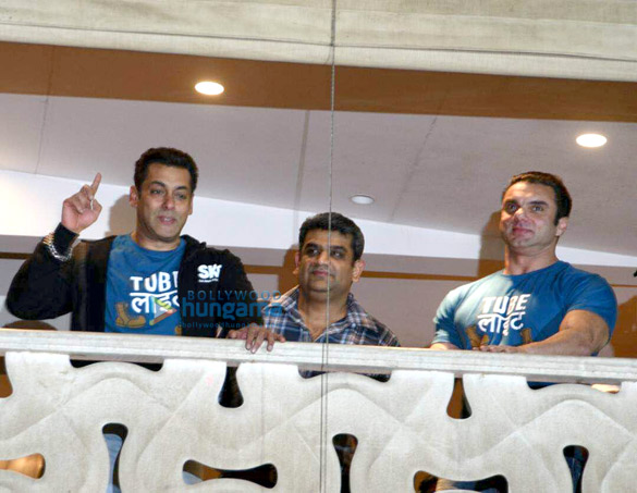salman khan and sohail khan wave at fans from house as they promote trailer launch of tubelight 3