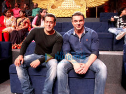 Salman Khan & Sohail Khan promote ‘Tubelight’ on Sa Re Ga Ma Pa Li’l Champs