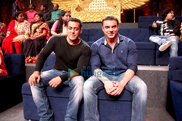 Salman Khan & Sohail Khan promote ‘Tubelight’ on Sa Re Ga Ma Pa Li’l Champs