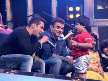 Salman Khan & Sohail Khan promote 'Tubelight' on Sa Re Ga Ma Pa Li'l Champs