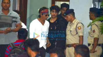 Shah Rukh Khan, AbRam and Aryan Khan snapped at the airport while arriving from Kolkata