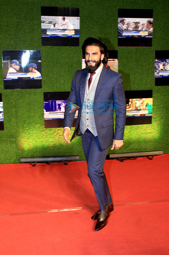 shah rukh khan aamir khan bachchans ambanis and others grace the premiere of sachin a billion dreams 10