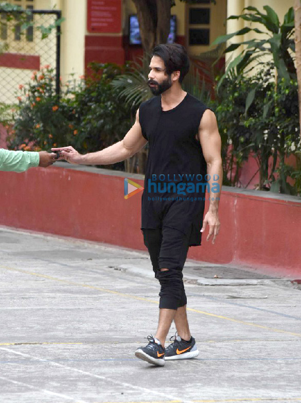 shahid kapooor snapped in bandra 6