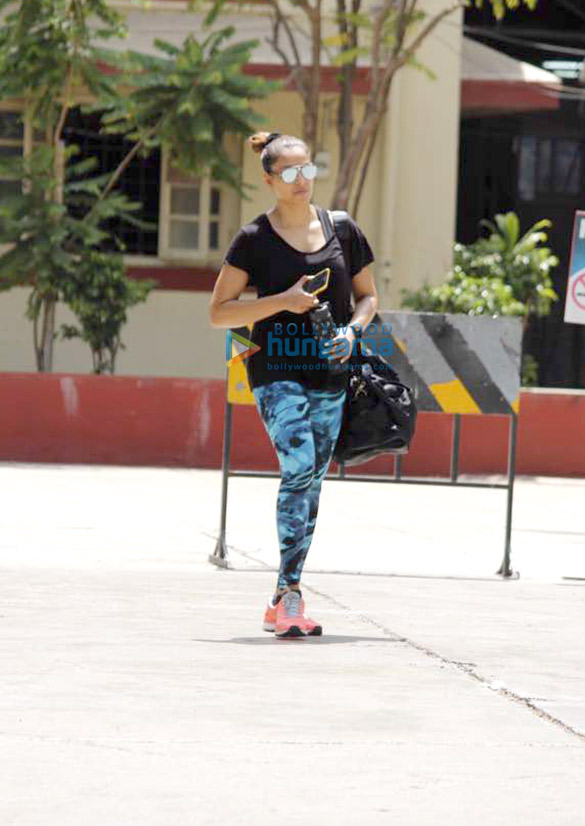 shahid mira bipasha and sooraj snapped at the gym 5