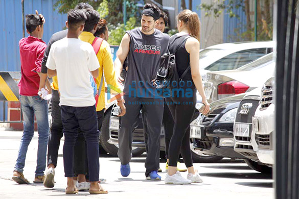 shahid mira bipasha and sooraj snapped at the gym 7