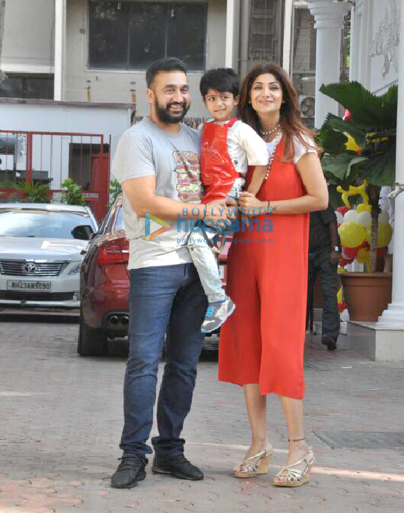shilpa shetty and her family snapped on the occassion of her son viaan raj kundras birthday 6