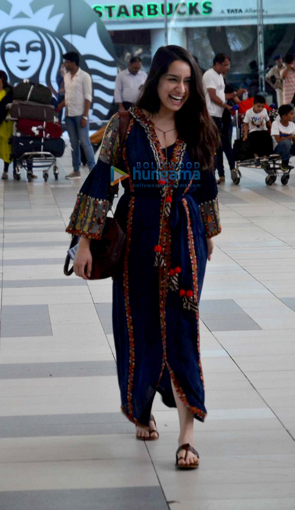 shraddha kapoor snapped at the domestic airport 2 2
