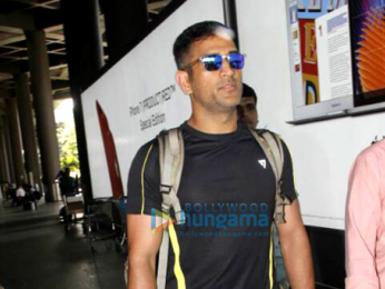 Sushant Singh Rajput, Kriti Sanon, Dhoni and Parineeti Chopra snapped at the airport