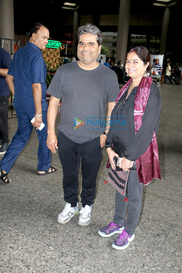 sushant singh rajput kriti sanon diana penty and farhan akhtar snapped at the airport 5