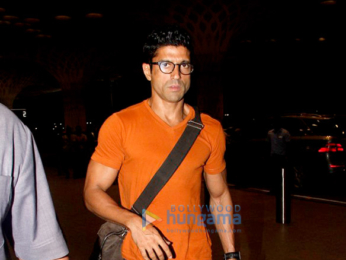 Sushant Singh Rajput, Kriti Sanon, Diana Penty and Farhan Akhtar snapped at the airport