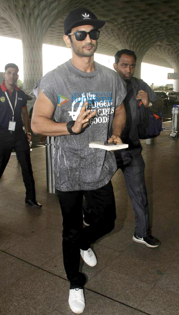 sushant singh rajput kriti sanon sonakshi sinha john abraham and parineeti chopra at the airport 6