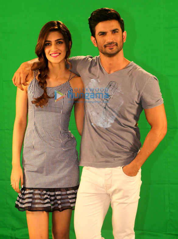 Sushant Singh Rajput and Kriti Sanon snapped promoting their film ‘Raabta’ Sushant Singh Rajput and Kriti Sanon snapped promoting their film ‘Raabta’