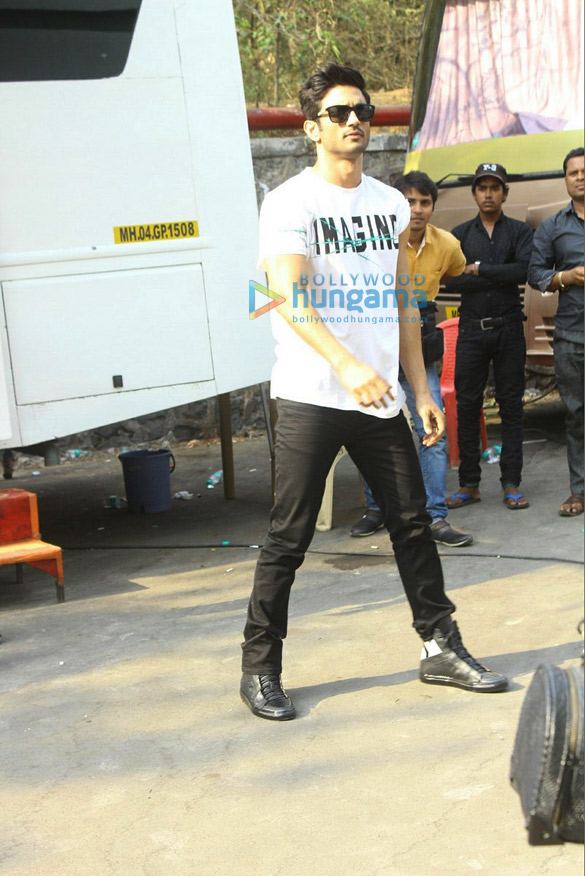 sushant singh and kriti sanon at raabta promotions 1